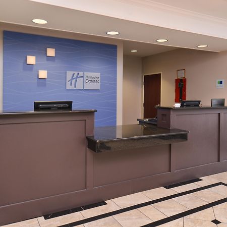 Holiday Inn Express & Suites San Antonio South Exterior photo