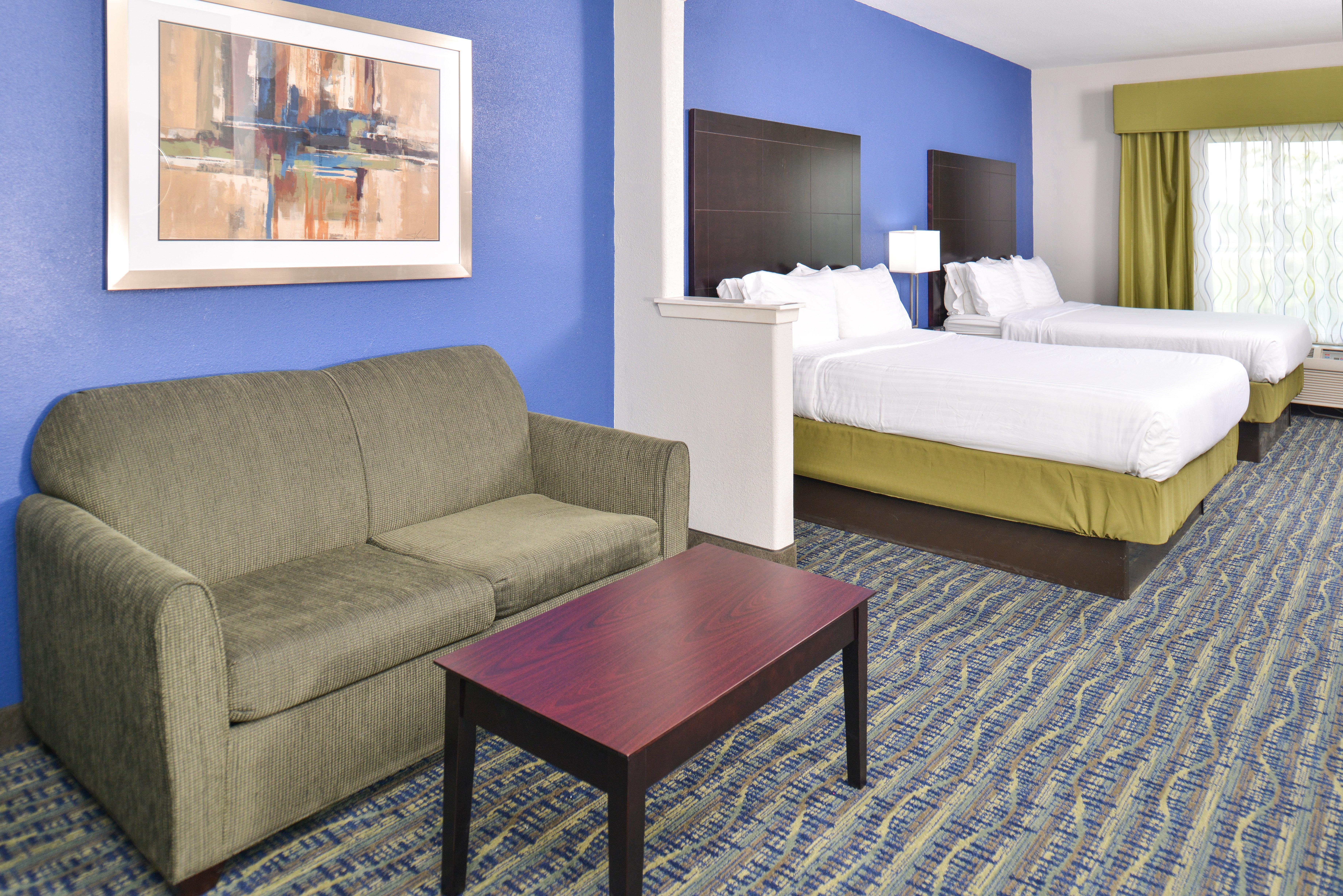 Holiday Inn Express & Suites San Antonio South Exterior photo
