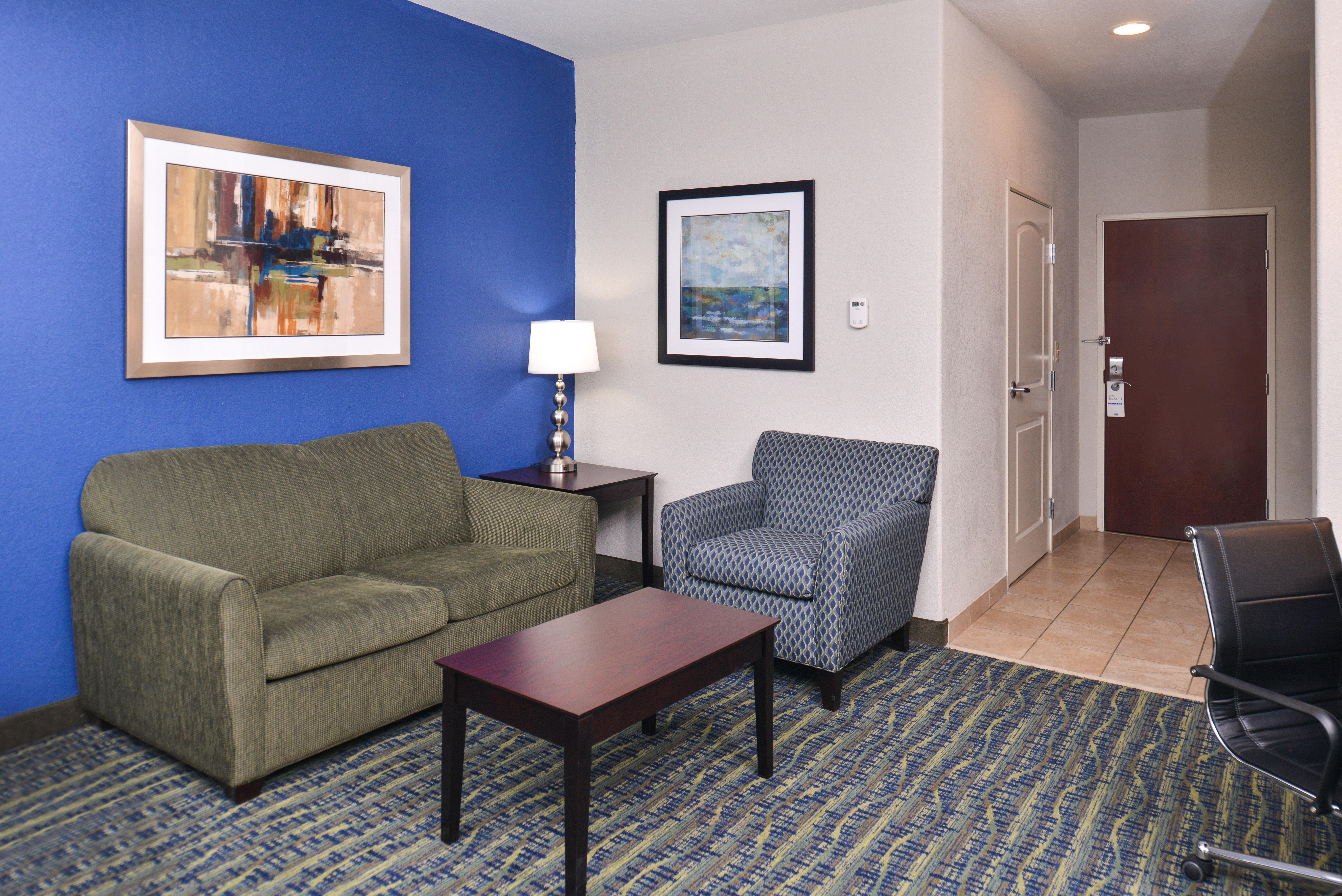Holiday Inn Express & Suites San Antonio South Exterior photo