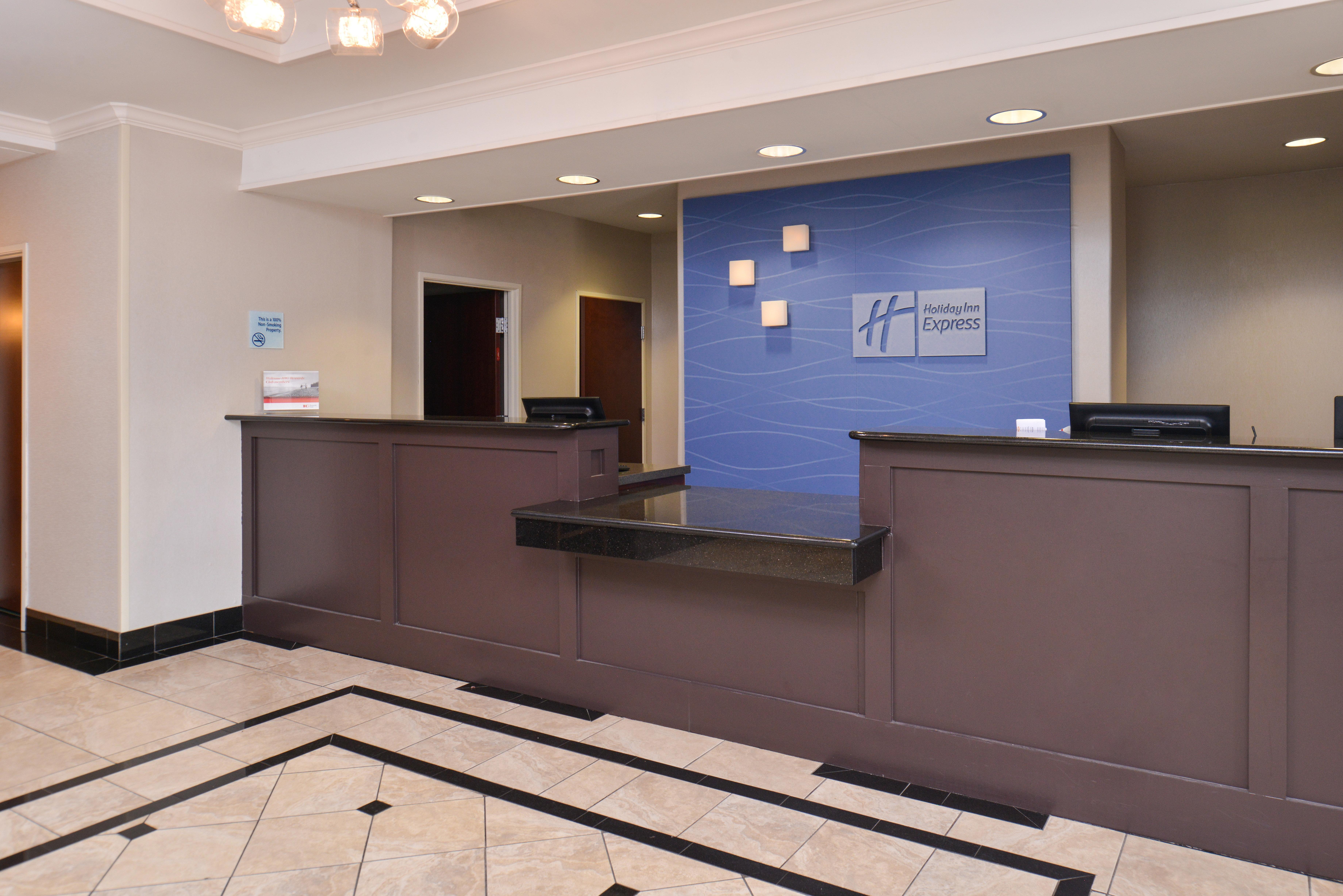Holiday Inn Express & Suites San Antonio South Exterior photo