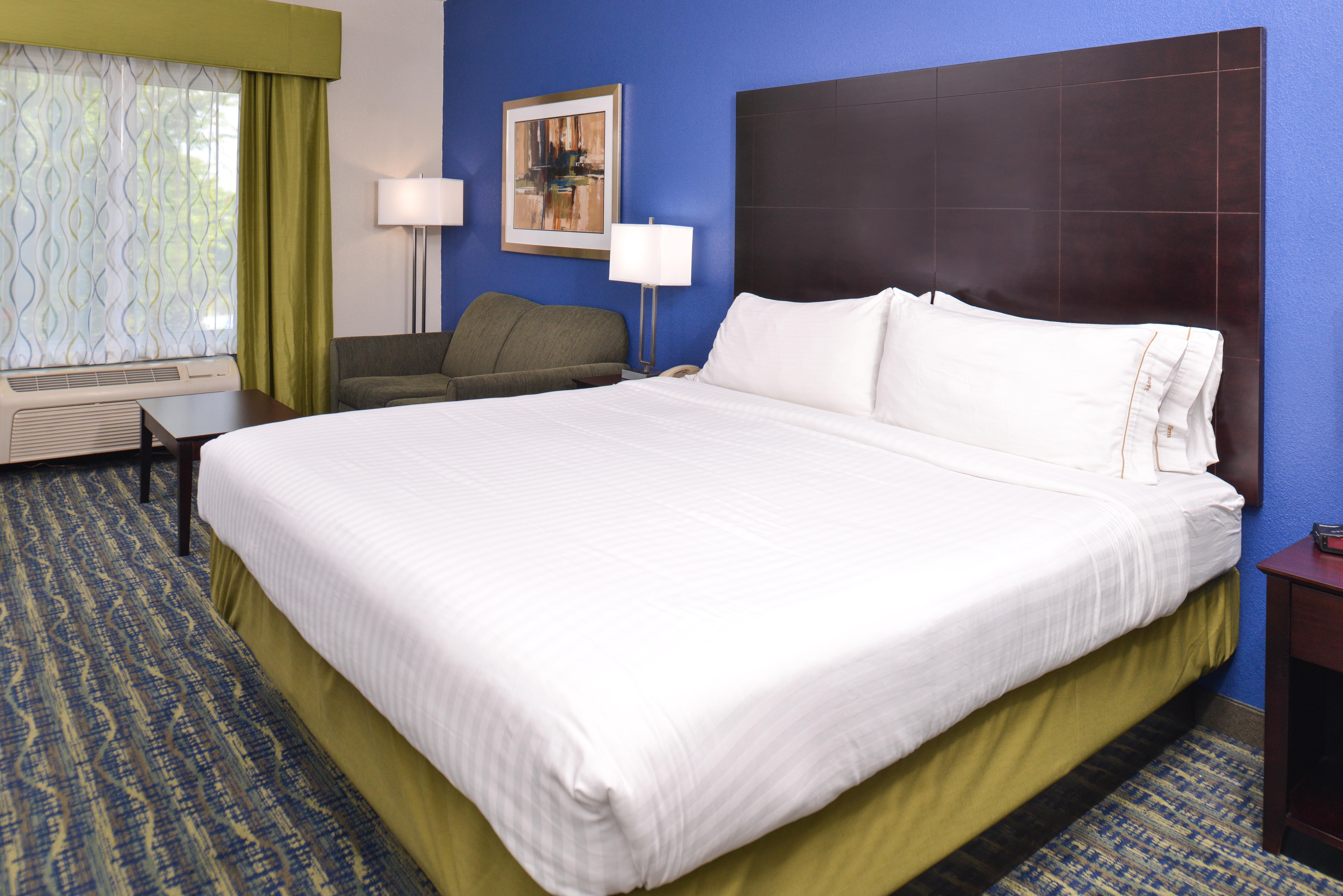 Holiday Inn Express & Suites San Antonio South Exterior photo