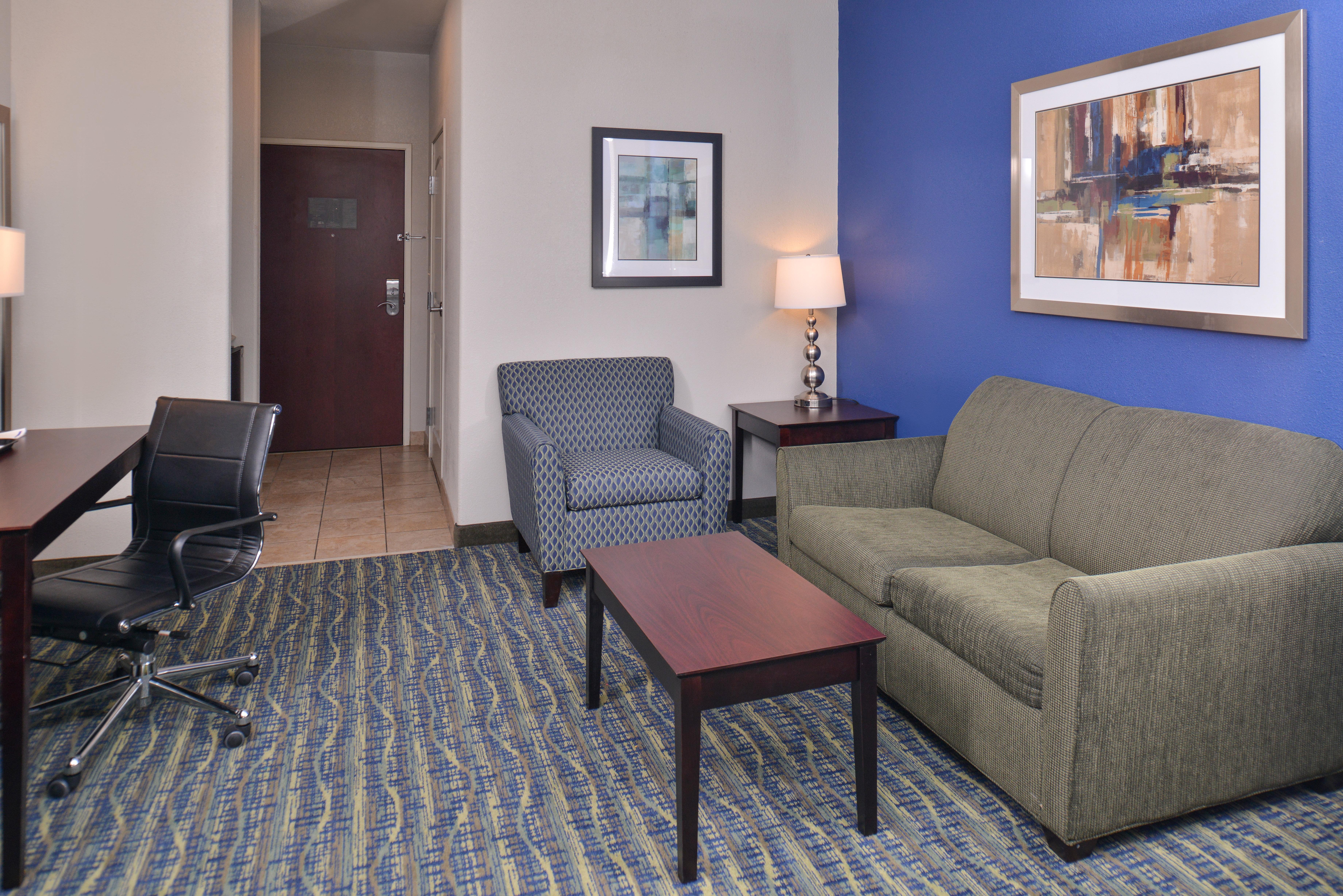 Holiday Inn Express & Suites San Antonio South Exterior photo