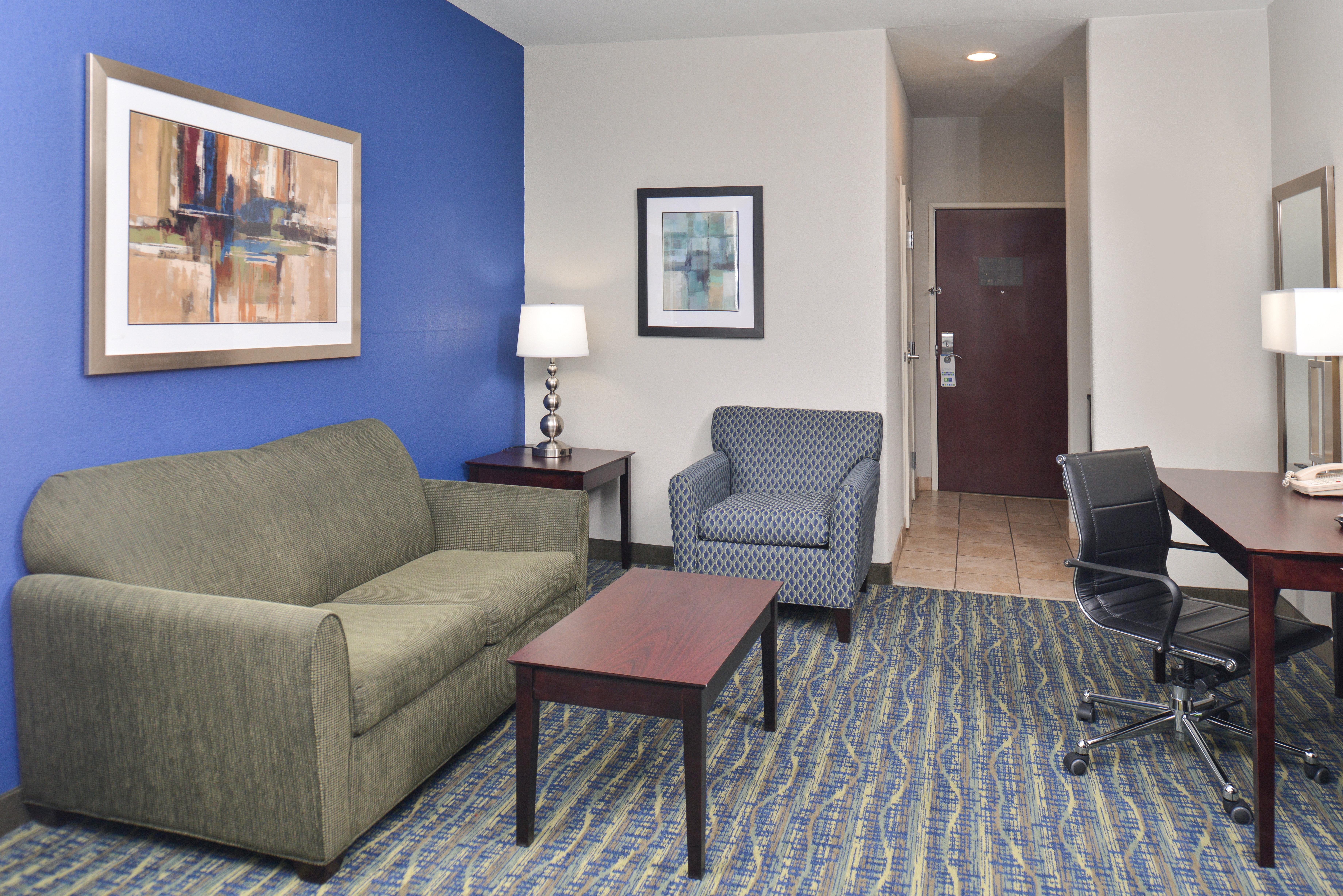 Holiday Inn Express & Suites San Antonio South Exterior photo