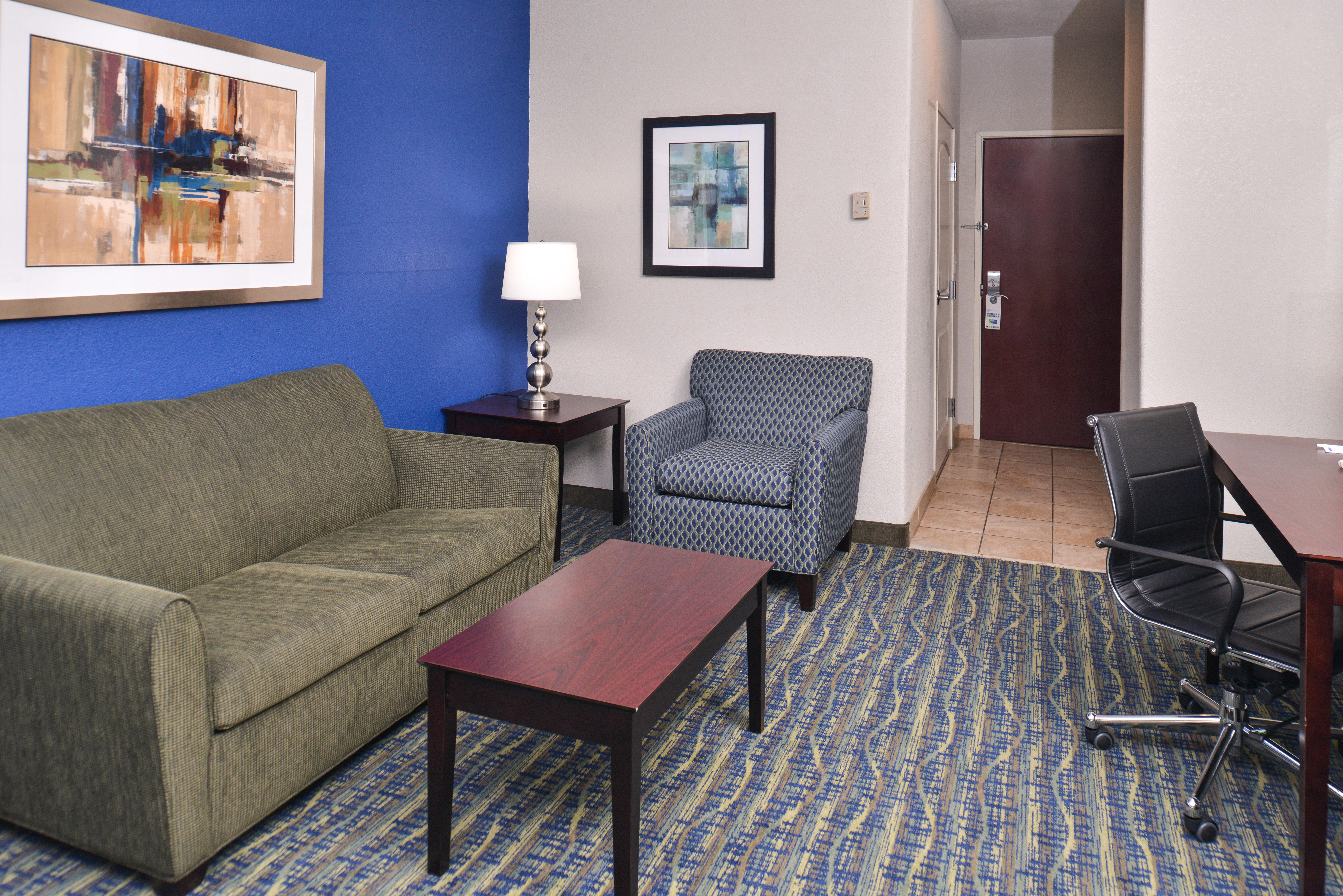 Holiday Inn Express & Suites San Antonio South Exterior photo