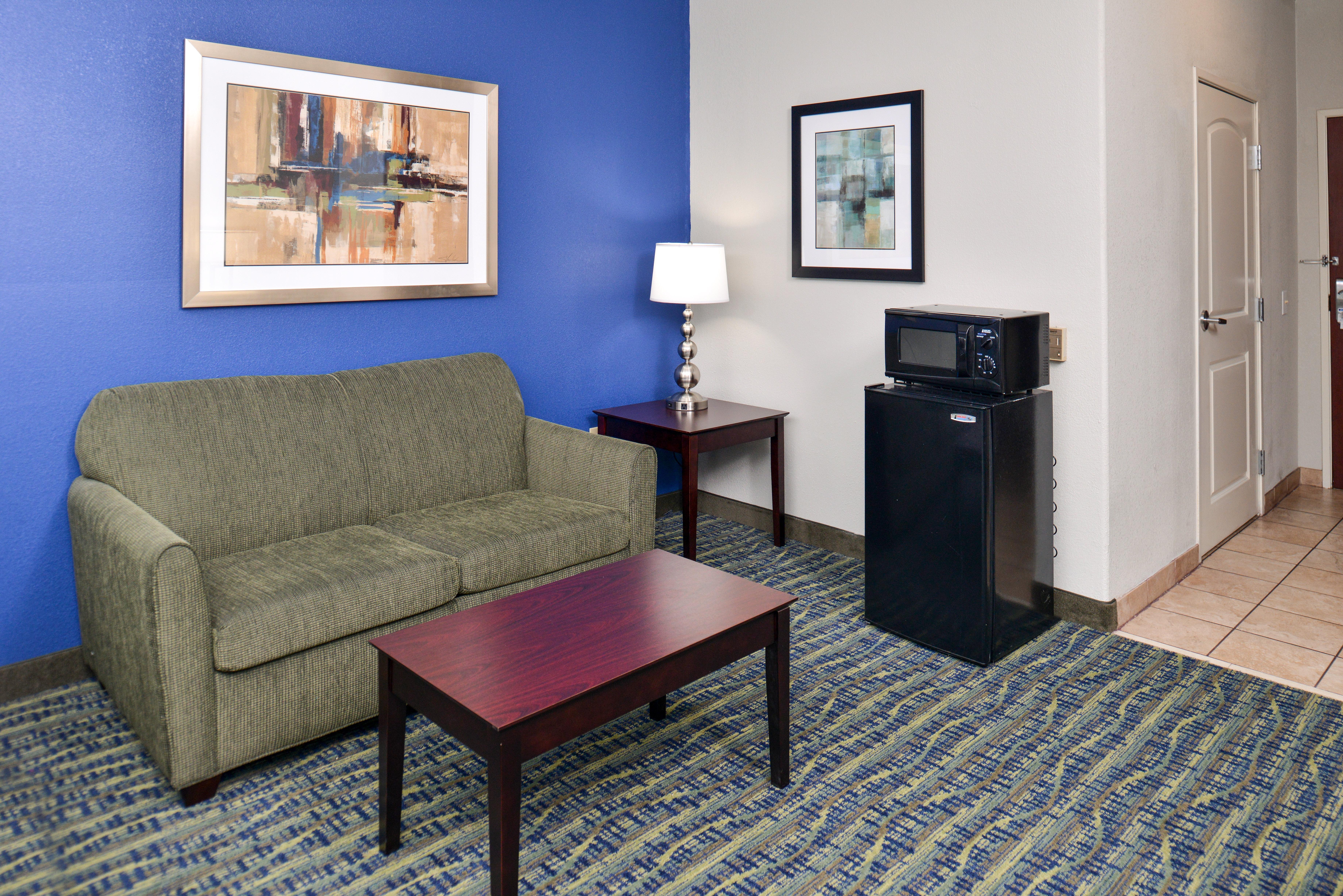 Holiday Inn Express & Suites San Antonio South Exterior photo